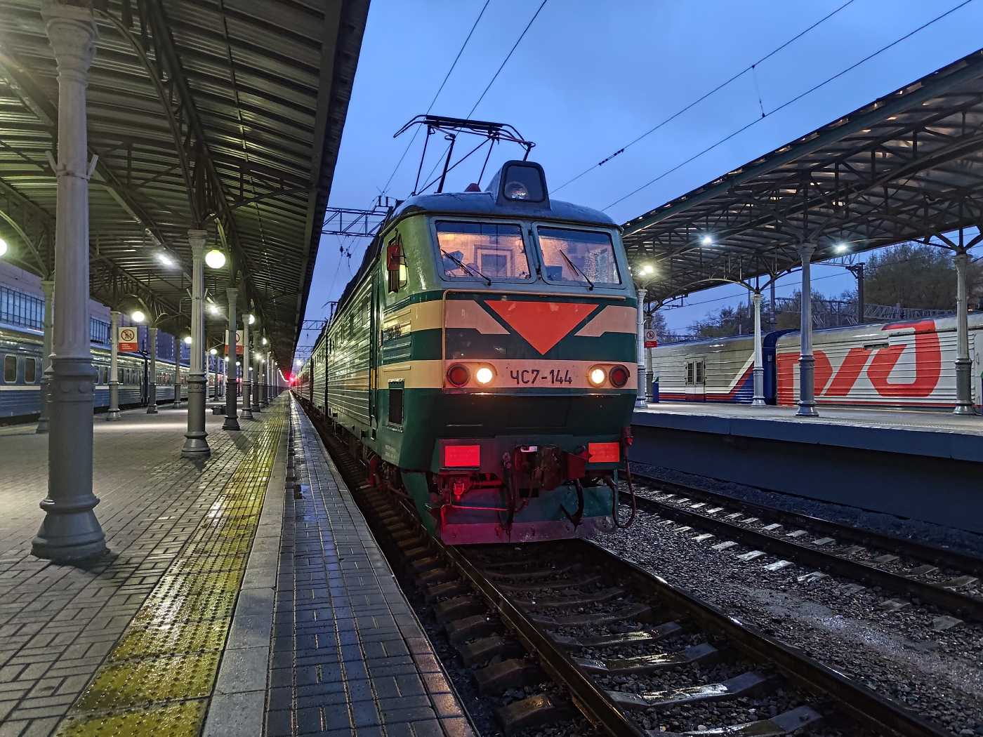 ЧС7-144